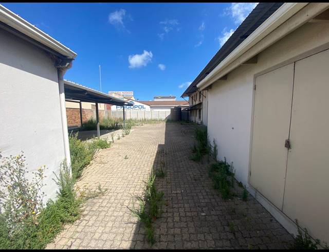 1,111M² WAREHOUSE TO LET IN PAARDEN EILAND